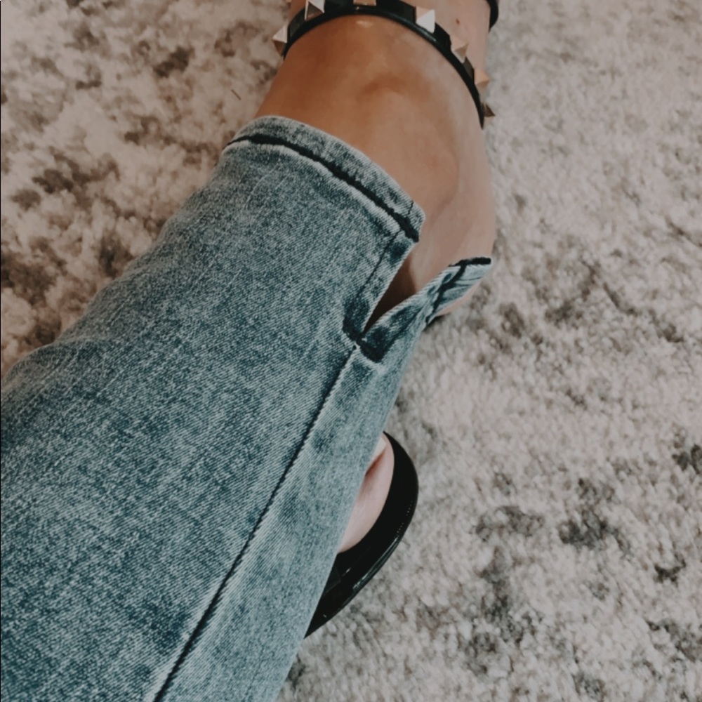 Mid Rise Acid Wash Crop Skinny w. Mini Side Slit - Picture 8 of 8
